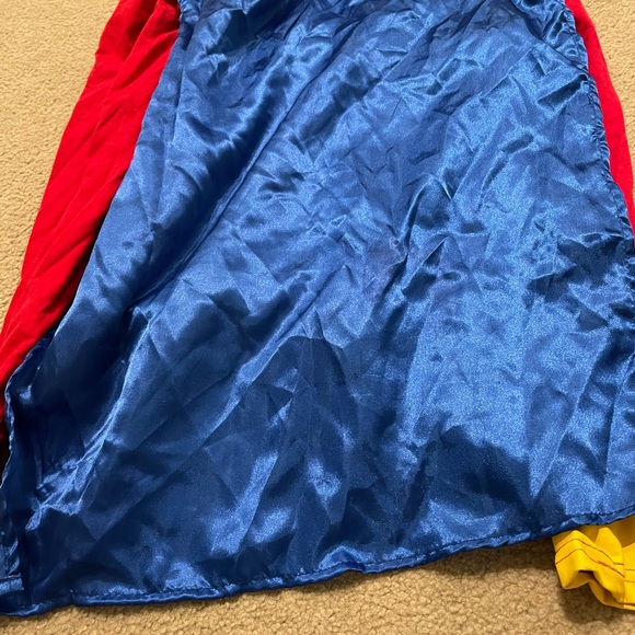 Wonder Woman shirt with cape - Picture 2 of 2